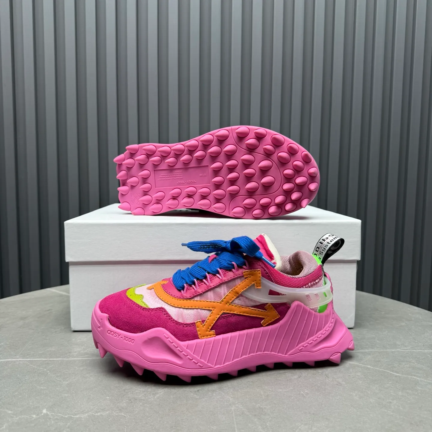 【OFF WHITE】P: 680💰Couple model, Size: Female 35-40; Male 39-44 (customized at 45.46) 2025SS trendy brand OFF WHITE classic popular model, combined outsole, official website original 1:1 developed top-level copy, ️Selected imported high-mercerized matte cowhide splicing breathable mesh ✔️Breathable lining, breathable and comfortable, simple and personalized design, official website rubber outsole.